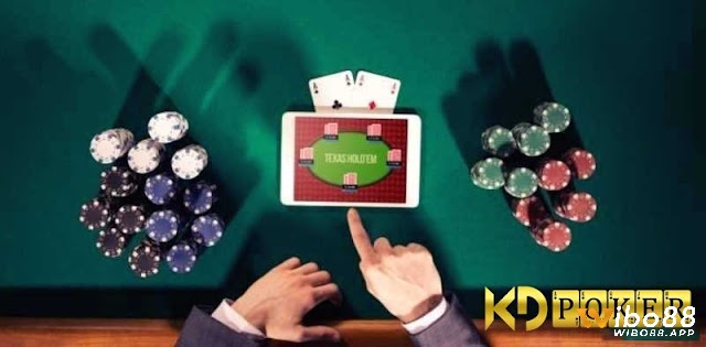 Giữa game Poker Online với Poker Offline có điểm thú vị gì 