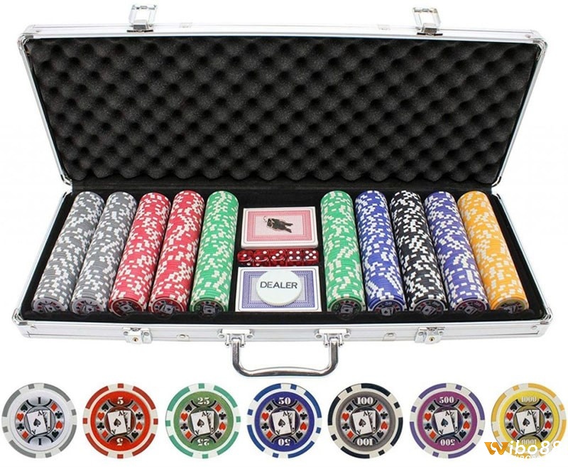 Bộ bài poker và các poker chip sử dụng phổ biến tại các sòng casino