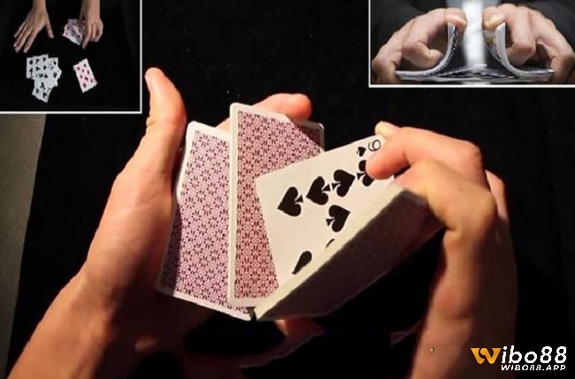Cứ 3 cây bài, bạn cần chèn 1 bài khi thực hiện kỹ thuật chia bài bịp từ giữa bộ