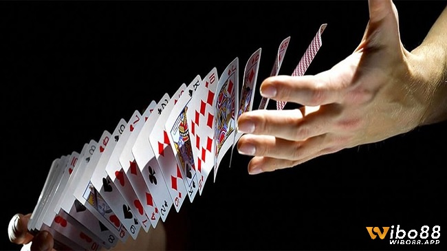 Sử dụng cách chẻ bài bịp như móc dis, xếp bài,... để tăng tỷ lệ thắng cược
