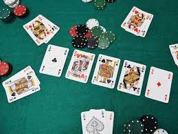 Luật poker quốc tế: Chi tiết luật chơi và các quy định chơi xì tố