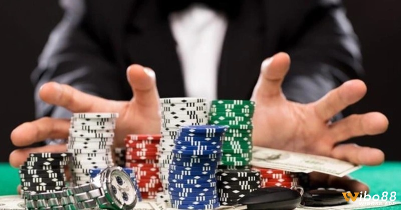 .Thứ tự bài trong Poker- Royal Flush (Thùng phá sảnh) là bộ bài mạnh nhất trong Poker