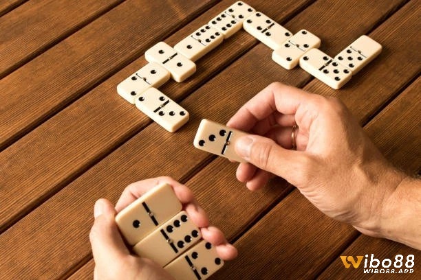 Cách chơi game Domino khá đơn giản đối với người mới