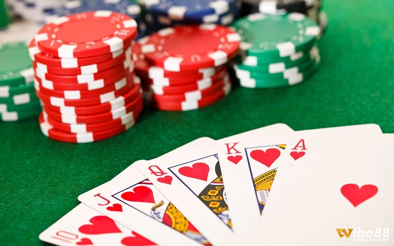 Cách chơi poker 2 lá - Các vòng cược và các là bài được chia ra