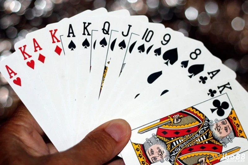 Việc tổ chức hoặc tham gia đánh bạc tại nhà được xem là vi phạm luật