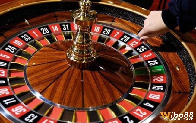Bố trí bàn roulette chi tiết và luật chơi cơ bản